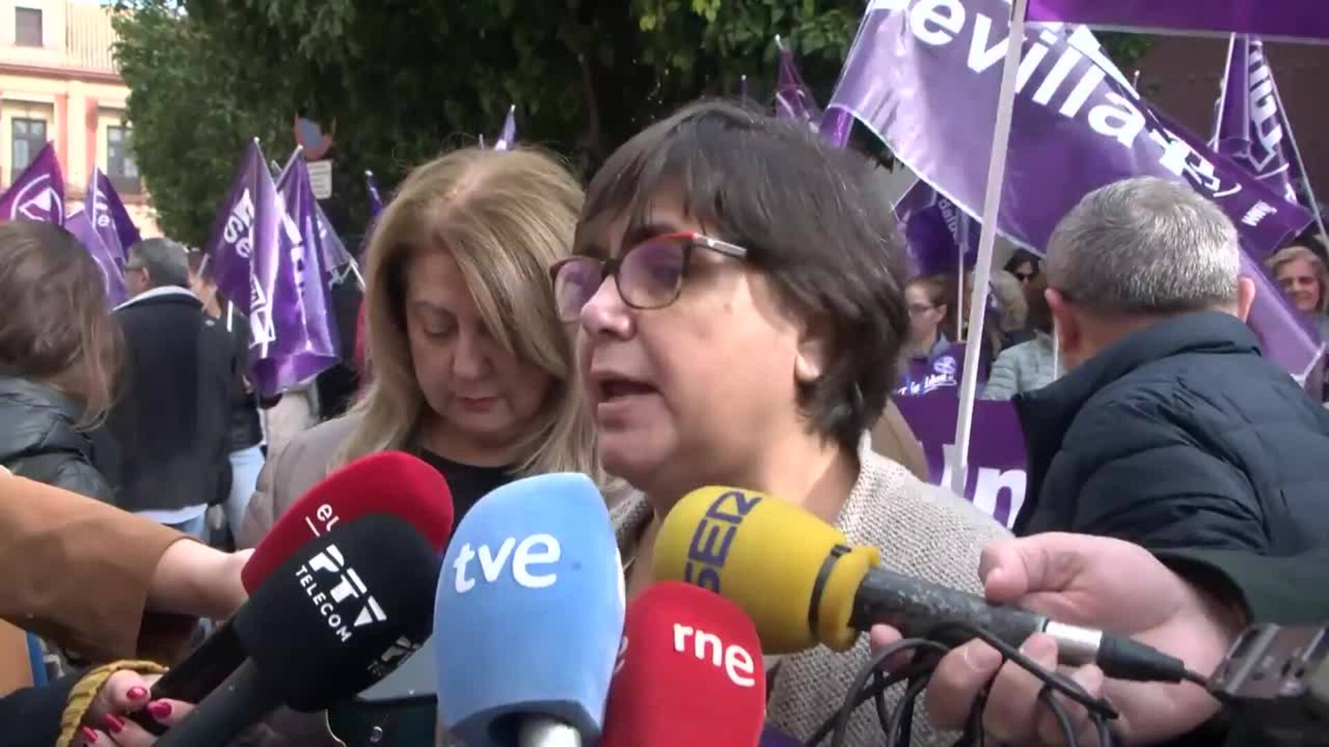 CCOO y UGT piden medidas para "acabar con la brecha salarial de género" en Sevilla