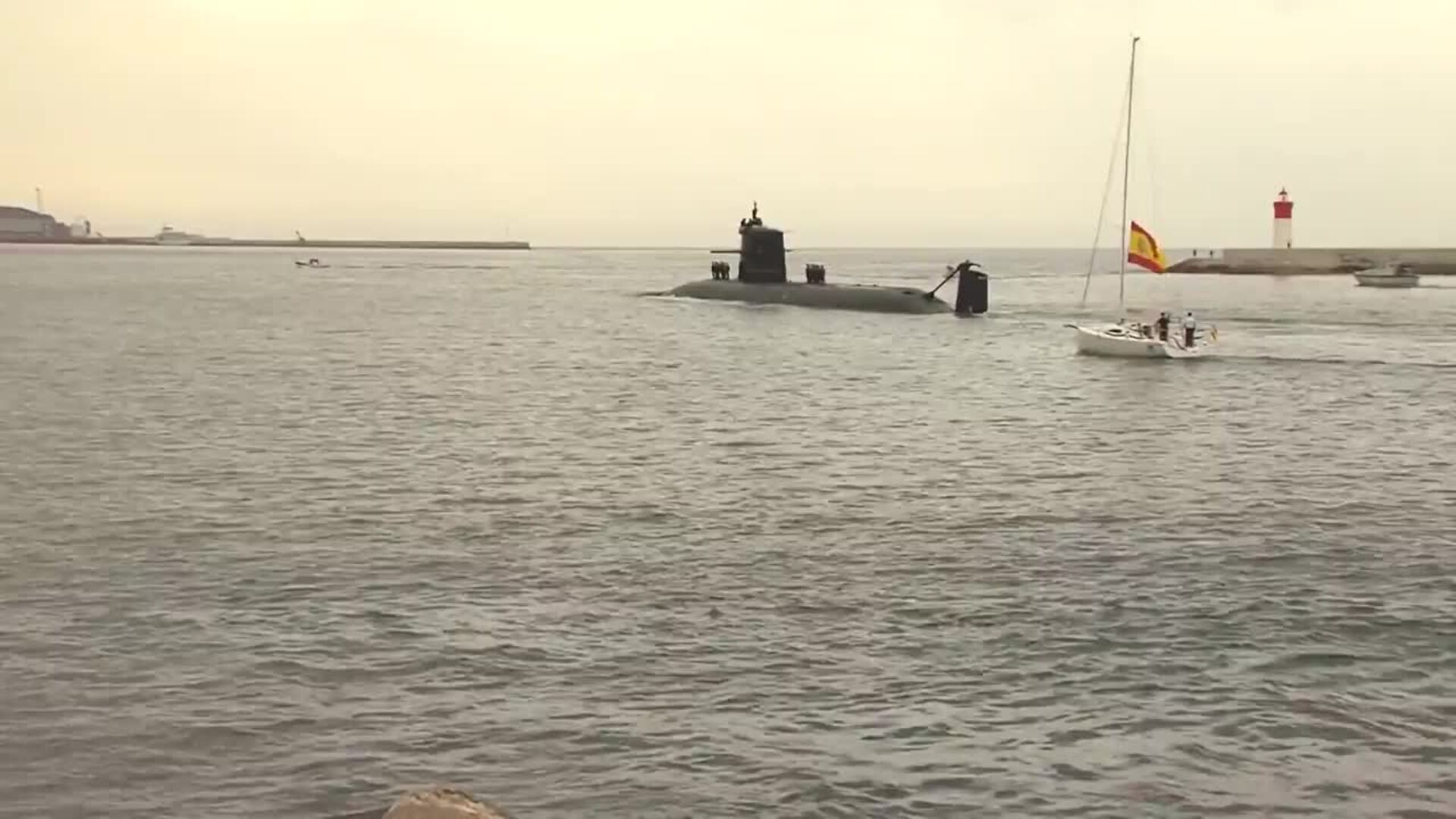 Felipe VI embarca en el submarino Isaac Peral S-81