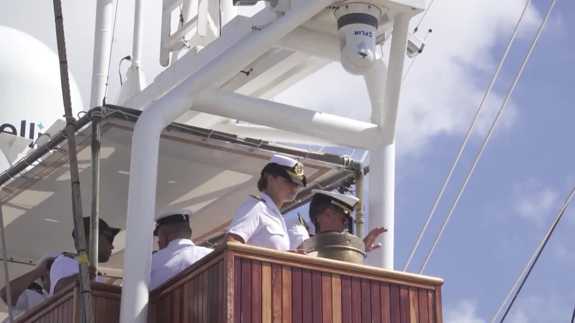 La Infanta Sofía se gradúa en Gales con el apoyo incondicional de sus padres