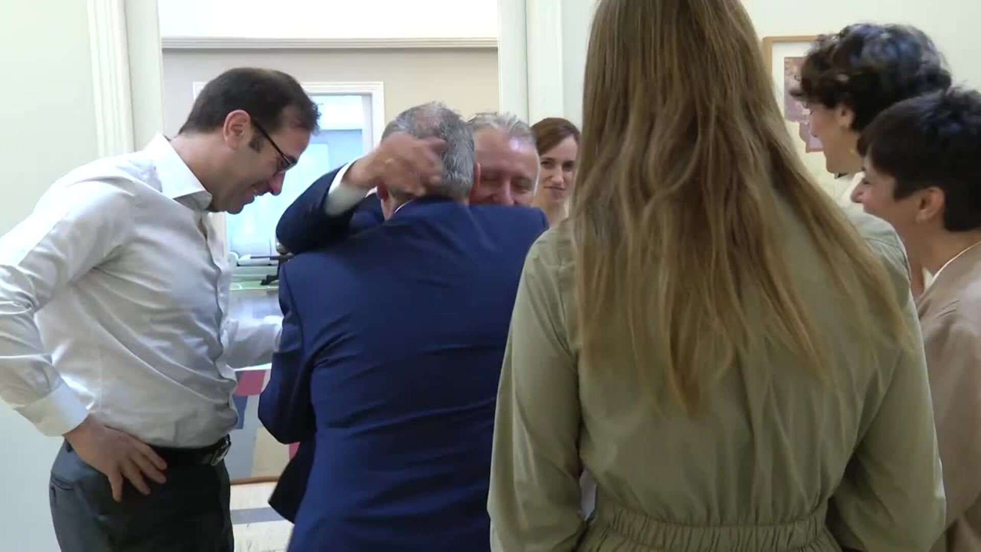 El ministro Torres se reincorpora hoy tras su operación por cáncer