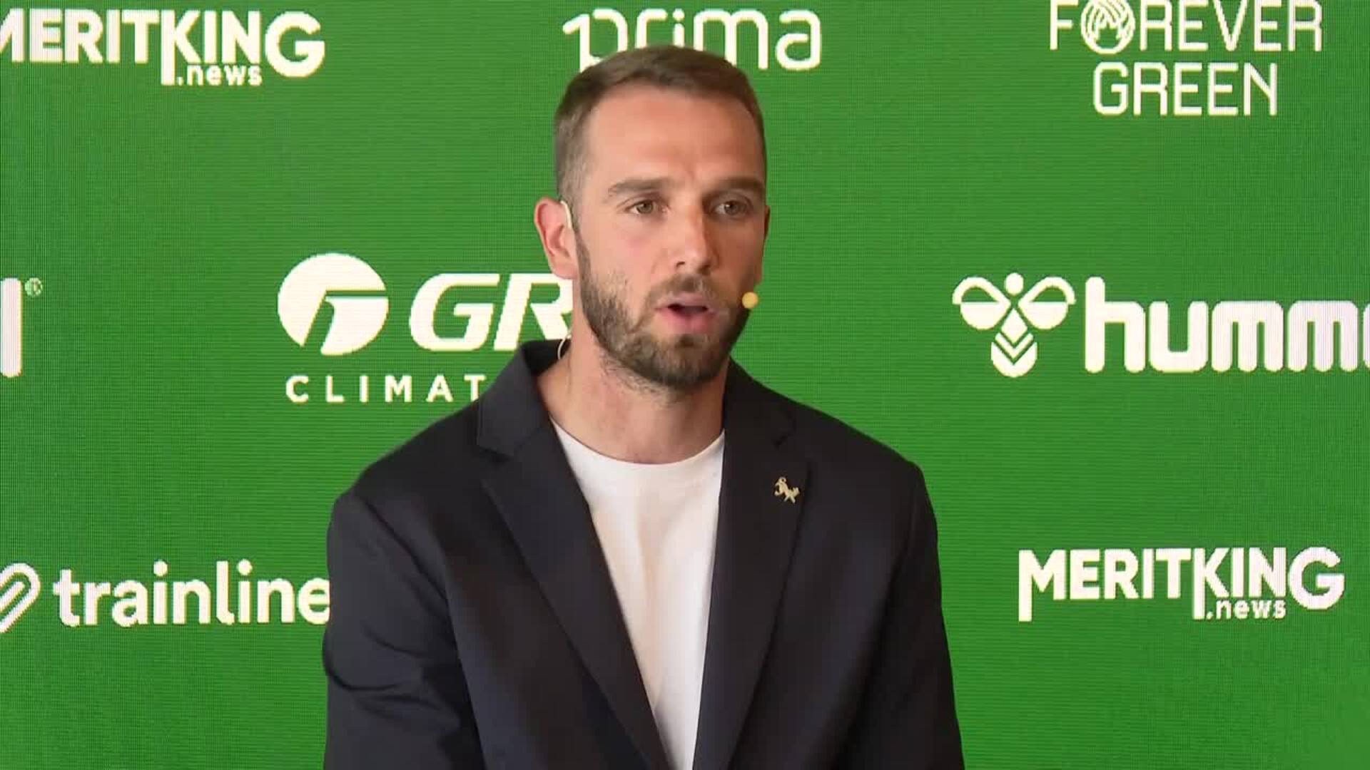 Pau López asegura que "cada vez está más caro jugar en el Betis"
