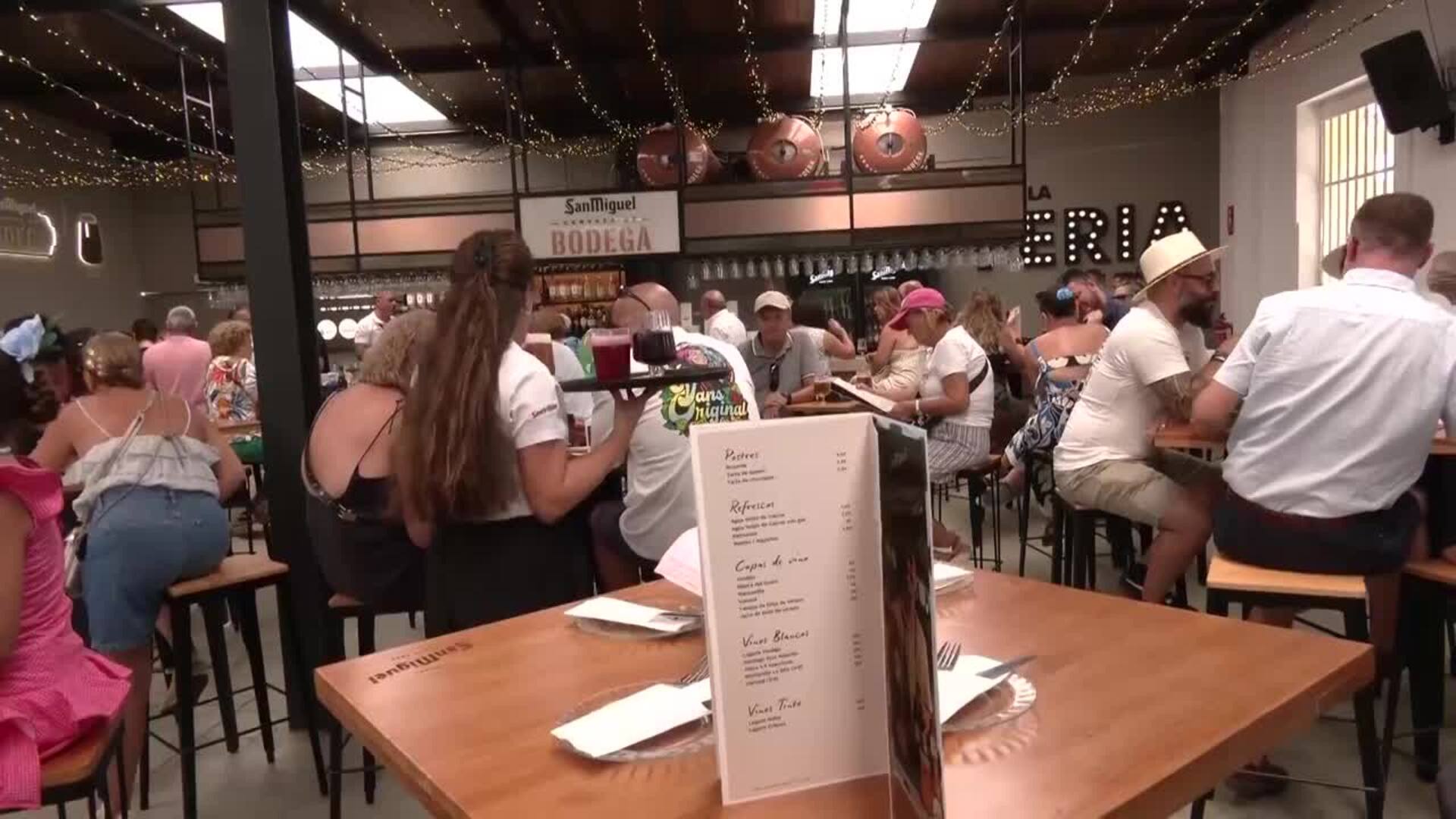 Hosteleros malagueños aseguran que está siendo "una buena Feria" en el Real y en el centro