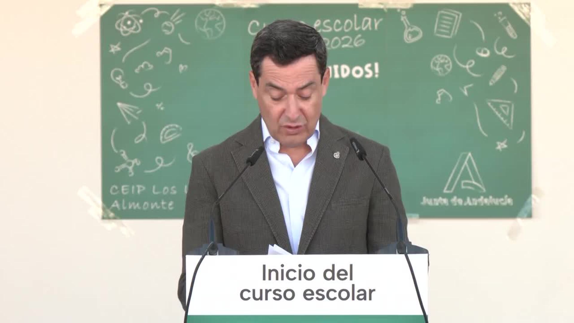 Moreno anuncia una inversión de 85 millones para mejorar la climatización en centros educativos