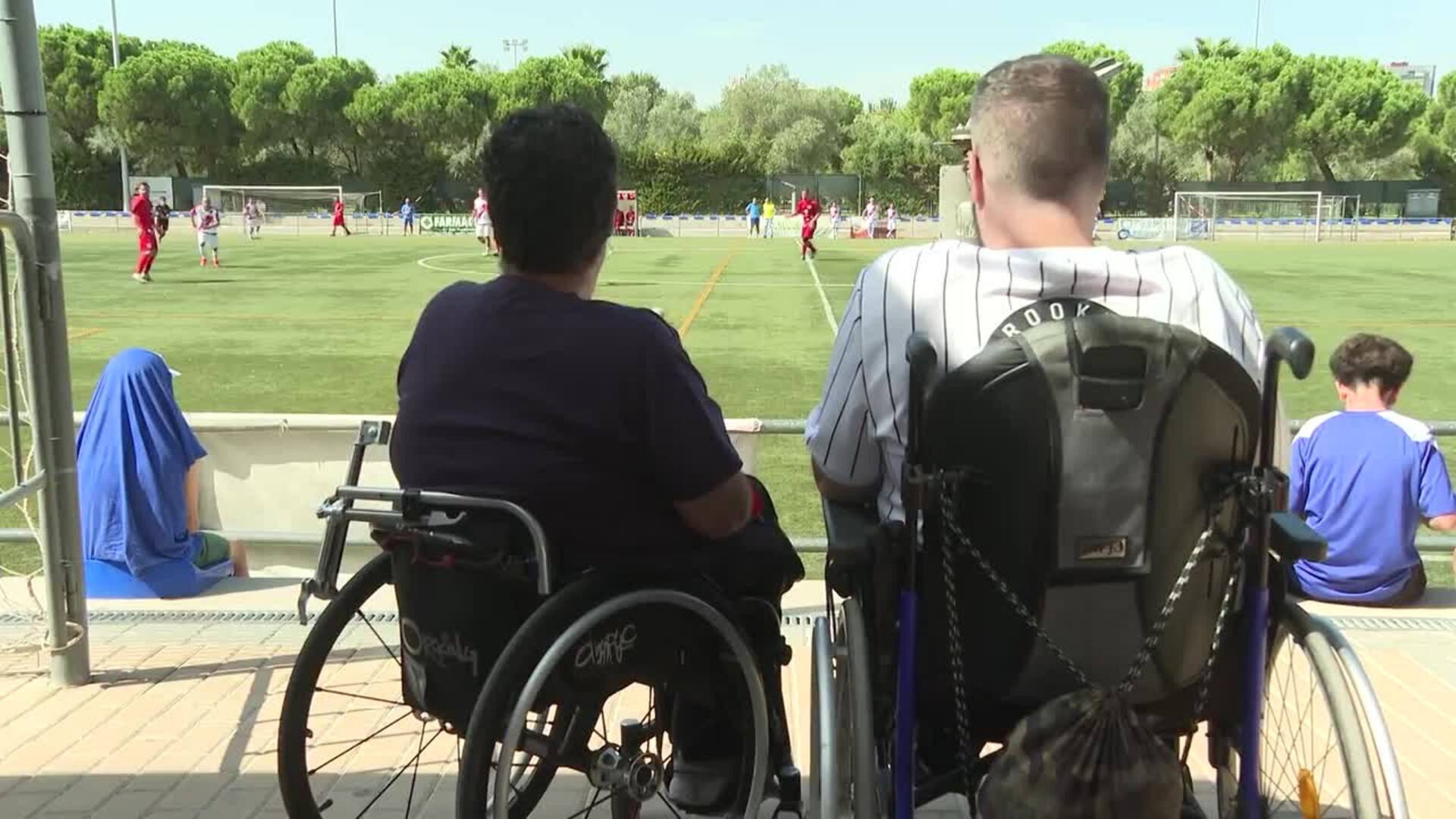 La peña ‘DiscapRayo’ da "visibilidad a la discapacidad" con su II partido de fútbol solidario