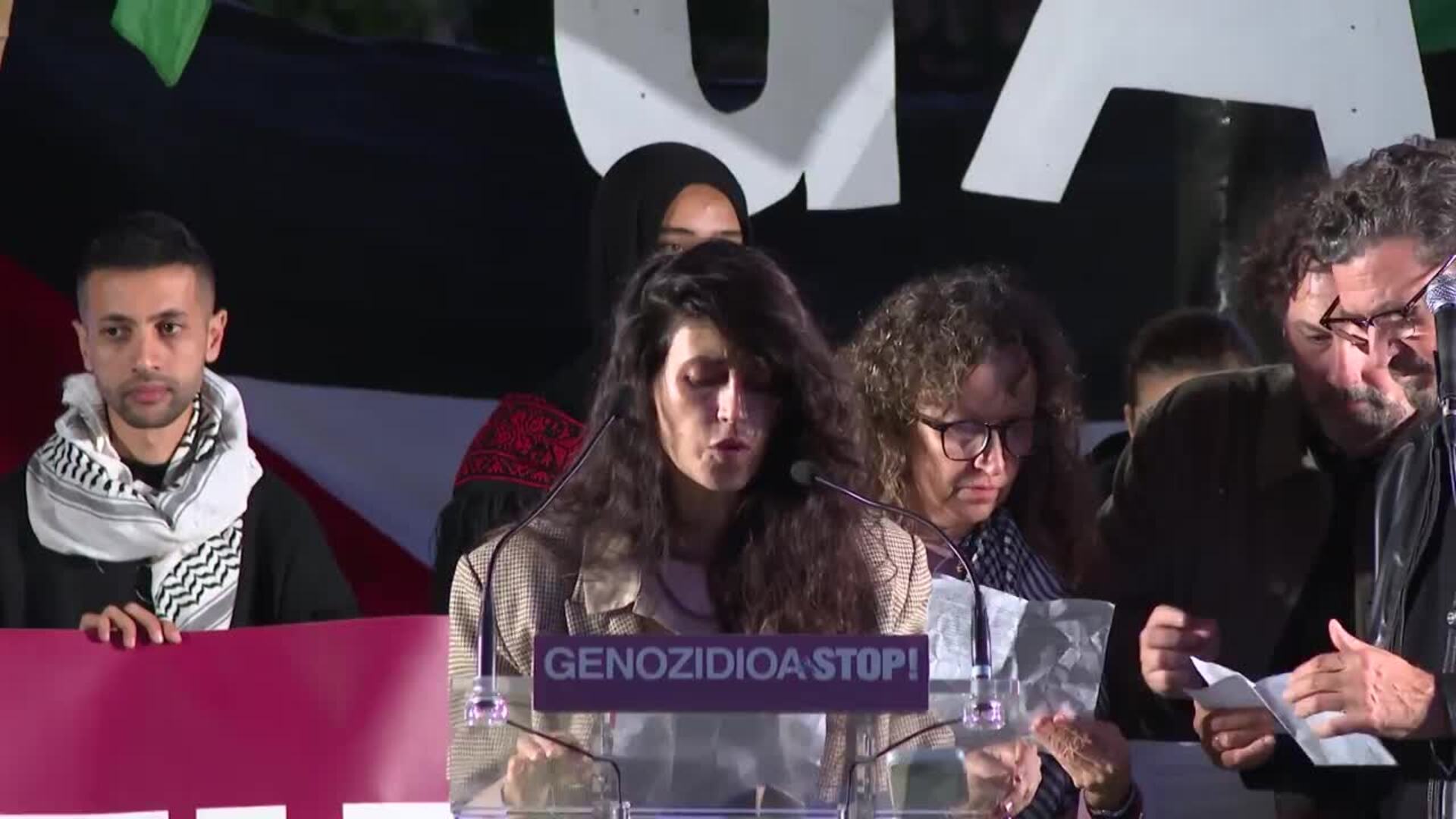 Miles de personas claman en San Sebastián junto al mundo del cine por el fin del genocidio