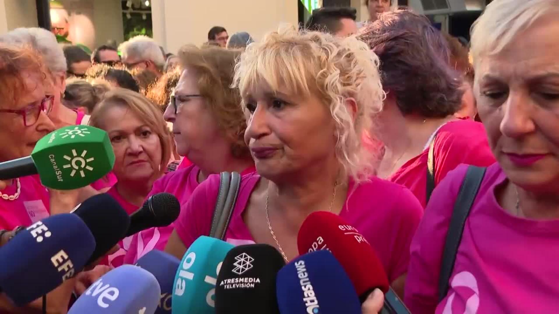 Miles de andaluces protestan por fallos en cribado de mama: "Nuestras vidas no pueden esperar"