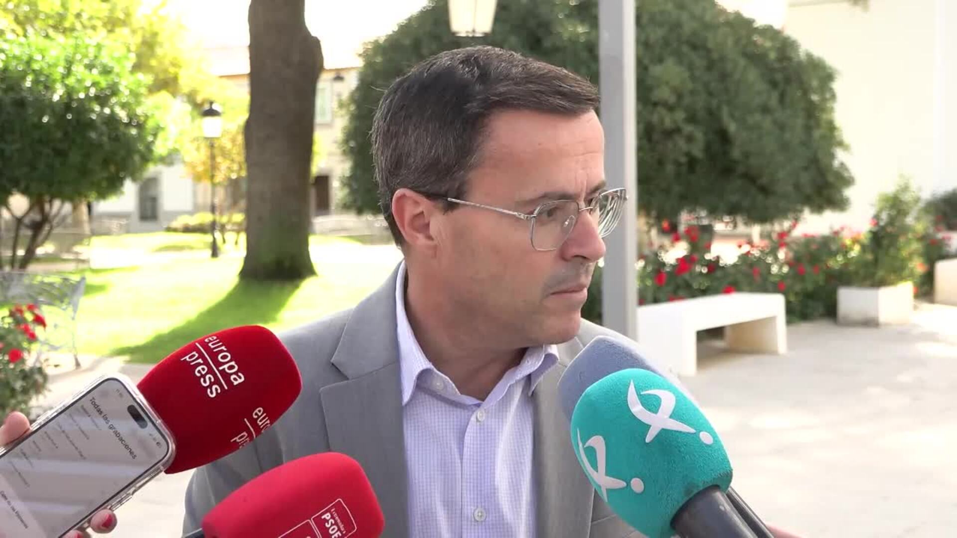 Gallardo dice que está "en disposición de hablar y ceder "pero Guardiola "se niega negociar"