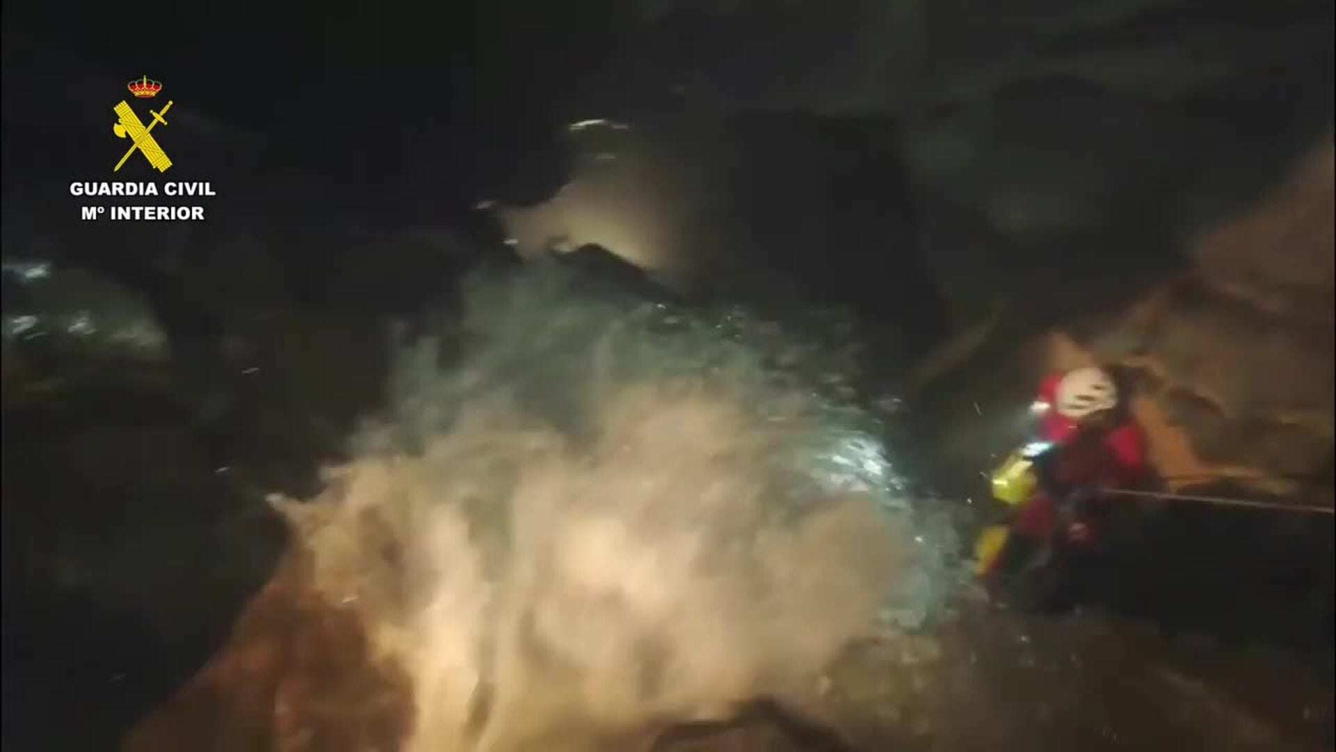 La Guardia Civil rescata a dos espeleólogos en una cueva de Picos de Europa de madrugada