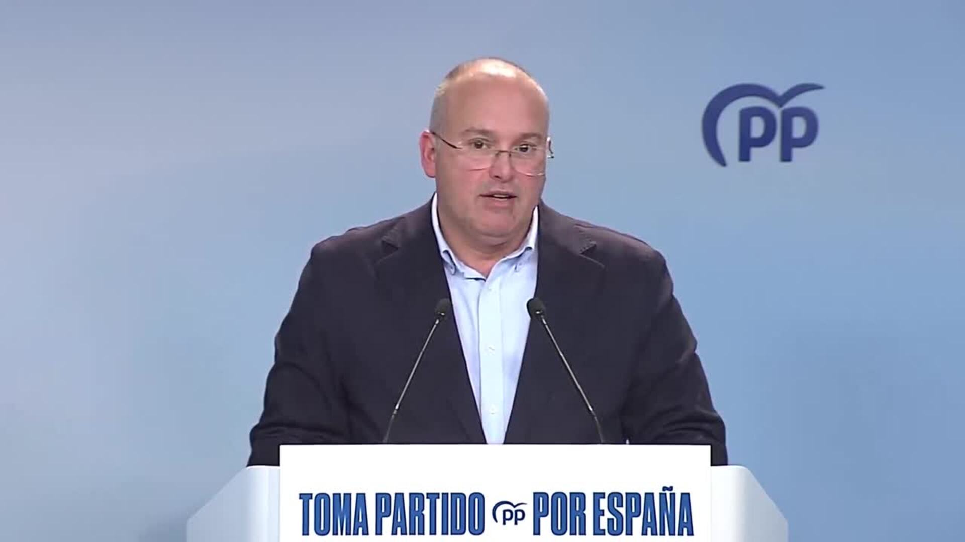 Tellado asegura que el PSOE es "un partido en el chasis"