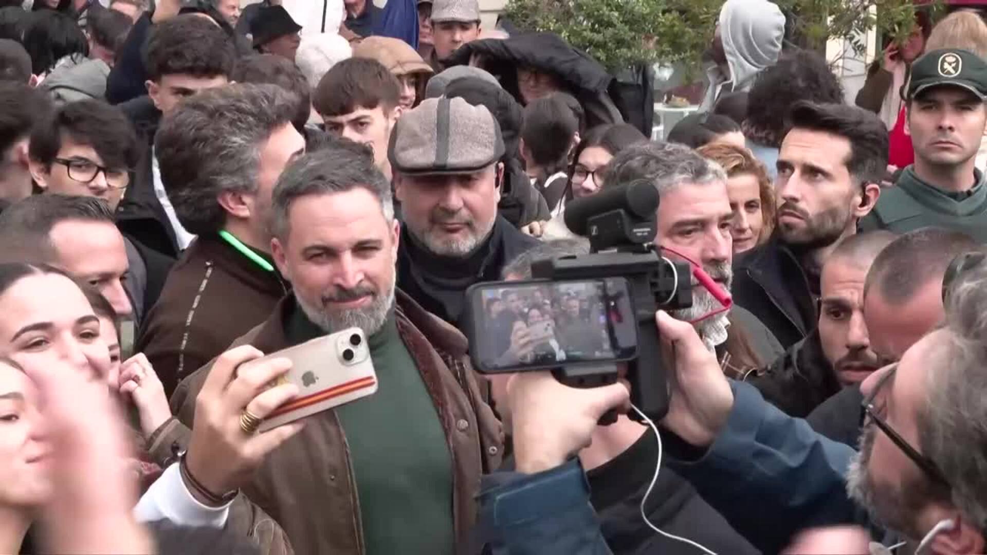 La derecha saca pecho y la izquierda carga contra el PSOE tras las elecciones extremeñas