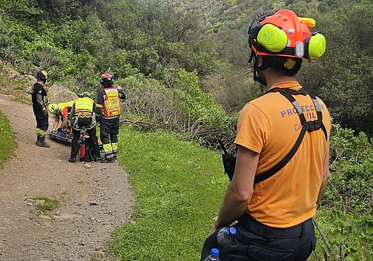 Sufre un accidente en el barranco de Los Cernícalos y tiene que ser evacuada en helicóptero