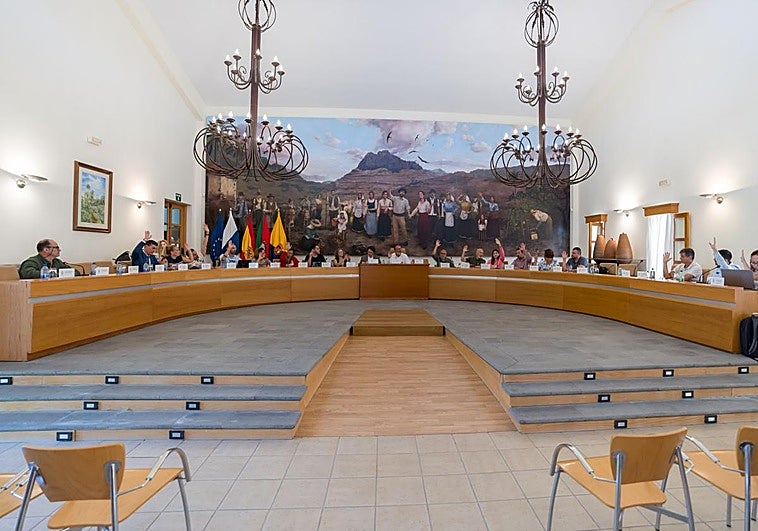 La oposición cuestiona el nuevo acuerdo de gobierno de Santa Lucía y alerta de inestabilidad