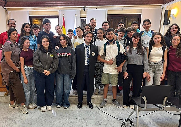 El alumnado de diversos cursos del CEO Vallehermoso tienen el primer contacto con el programa Educar en Justicia