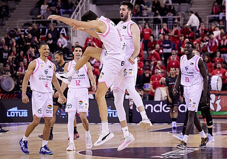 Brussino y Kuath evitan la borrasca en Granada (83-90)
