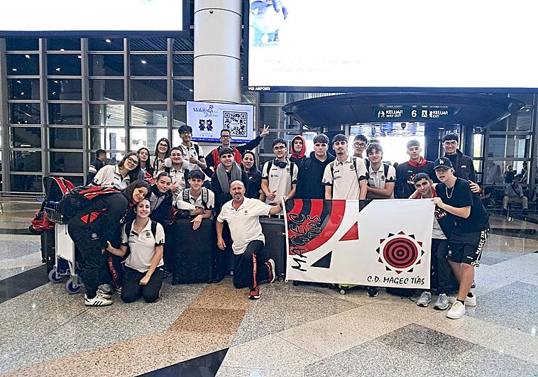 Viaje a Malasia de 23 integrantes del Magec Tías