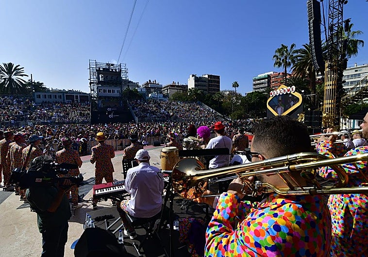 ‘Las Vegas’ se entrega a la fiesta del carnaval de día de Las Palmas de Gran Canaria