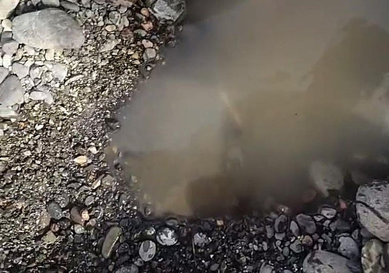 Vecinos de Castillo del Romeral denuncian un vertido en el paraje protegido de Juncalillo del Sur