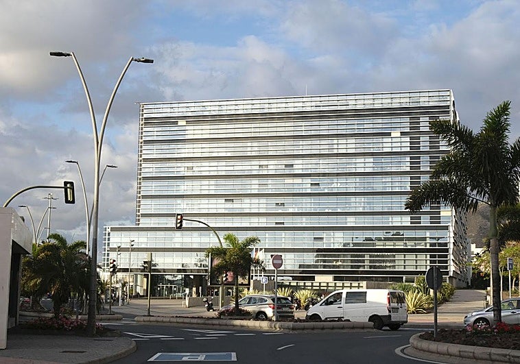 Dos hombres acusados de formar parte de una red que fletaba pateras desde Marruecos a Canarias se enfrentan a siete años de cárcel