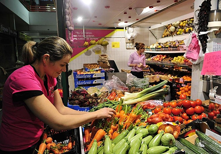 El 65% de las mujeres canarias trabaja a tiempo parcial y la mitad, tiene contrato temporal