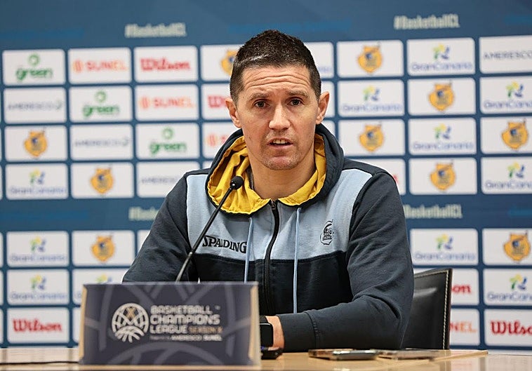 Imagen de Jaka Lakovic en rueda de prensa.