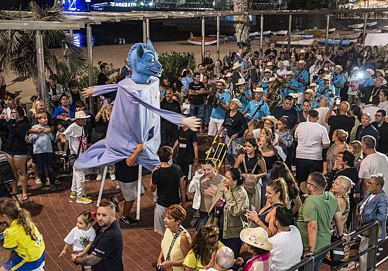 Casi un año sin cobrar por no ser Marc Anthony: el drama de los impagos en las fiestas de Las Palmas de Gran Canaria