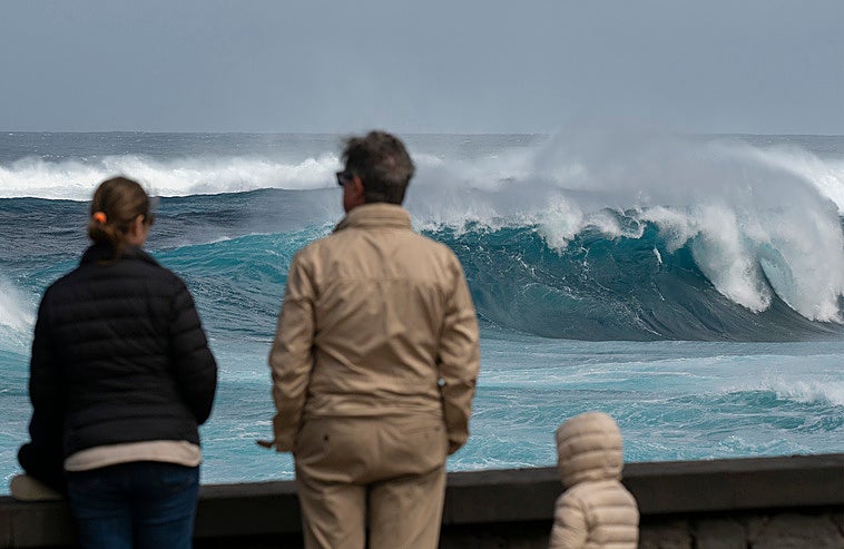 Los centros educativos canarios retoman las clases presenciales el lunes tras el paso de la borrasca: la suspensión fue «una medida acertada»