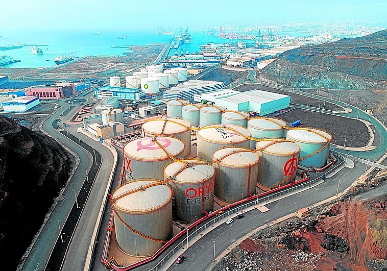 El puerto de Las Palmas supera al de Algeciras y se convierte en la gran gasolinera marítima de España