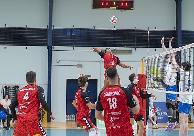 El San Roque se complica la salvación tras caer ante el Cisneros en Tenerife (3-0)