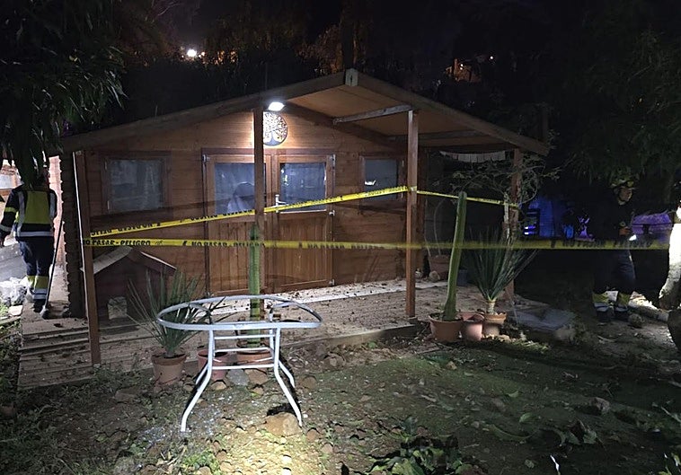 El desprendimiento de una ladera cae sobre una vivienda en el barranco de Arguineguín