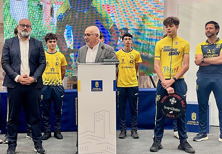 Tributo del Cabildo al Gran Canaria Bike Team tras su histórico triunfo en la Aiarako Bira