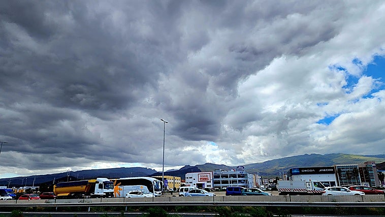 Canarias en alerta, última hora en directo: un nuevo frente trae lluvias, oleaje y viento y la Aemet enciende los avisos en todas las islas