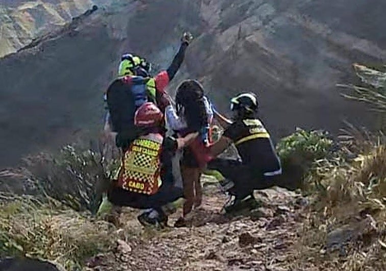 Grave una niña de 12 años tras caer desde cuatro metros en el Charco de Los Azulejos