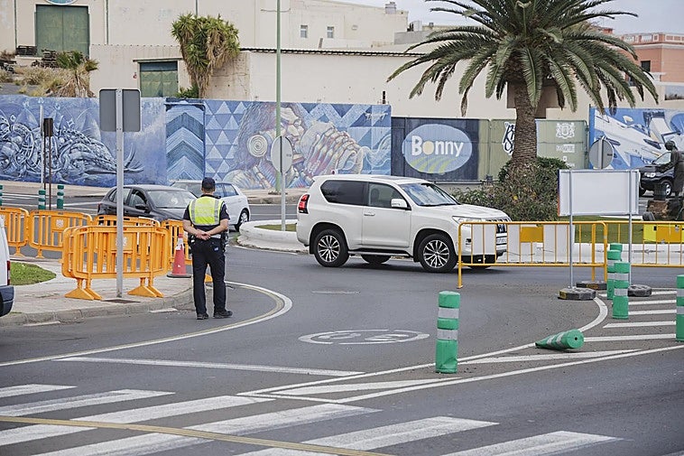 Cuatro encapuchados armados asaltan una joyería en El Carrizal y huyen tras abandonar un coche robado