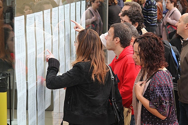Los sindicatos, en guardia ante la «letra pequeña» del nuevo plan de funcionarización