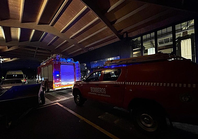 Herido un hombre tras precipitarse desde una segunda planta en un hotel de Playa Blanca
