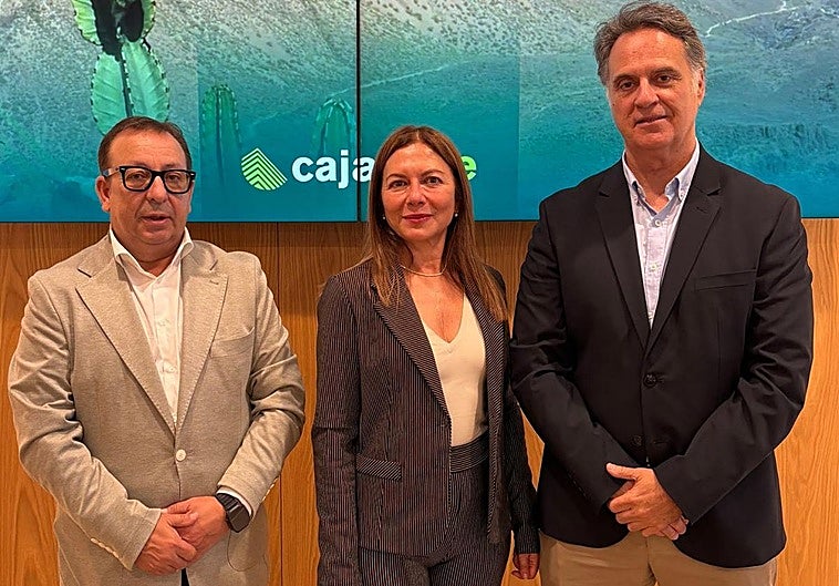 Cajasiete y la Asociación de Empresarios de la Zona de Mesa y López firman un convenio para impulsar la actividad comercial en la capital grancanaria