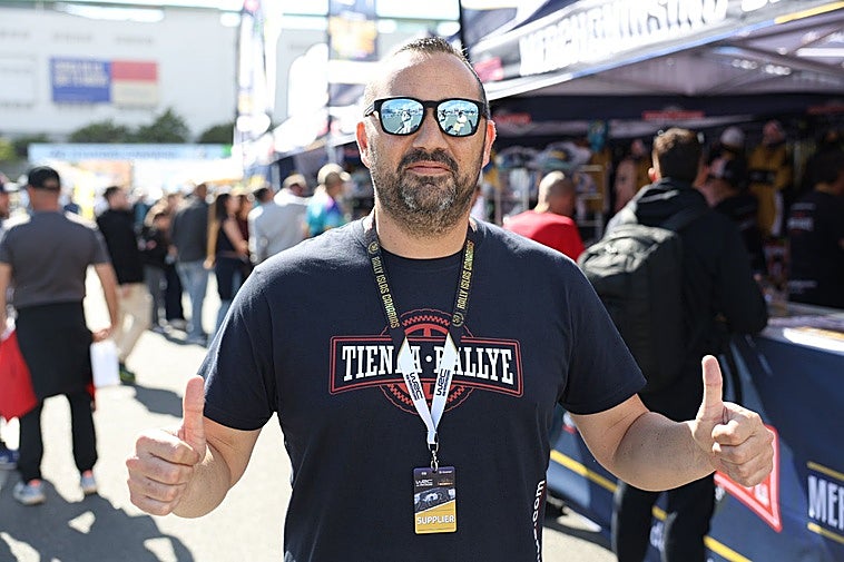 El parque de asistencia, el corazón del Rally Islas Canarias: «Es una locura, no paramos de vender»