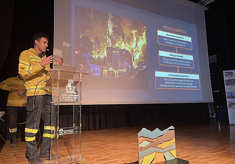 Moya aprende en tres días a cómo actuar en caso de incendio forestal: «El fuego comenzará en la costa e irá hacia el casco»