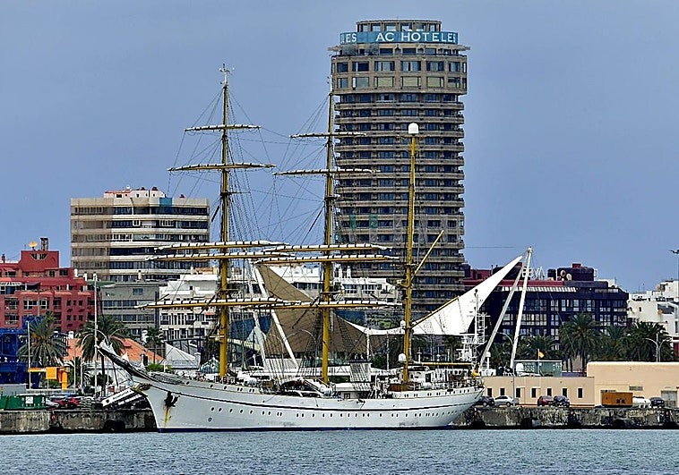 El imponente buque escuela alemán ‘Gorch Fock’ regresa a la capital