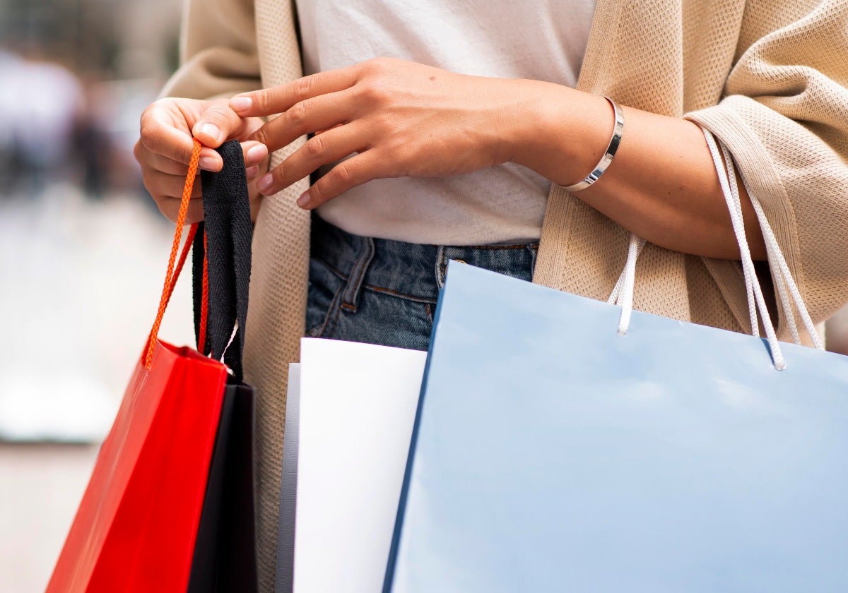 El BOC lo confirma: las tiendas y comercios en Canarias sólo abrirán un ...
