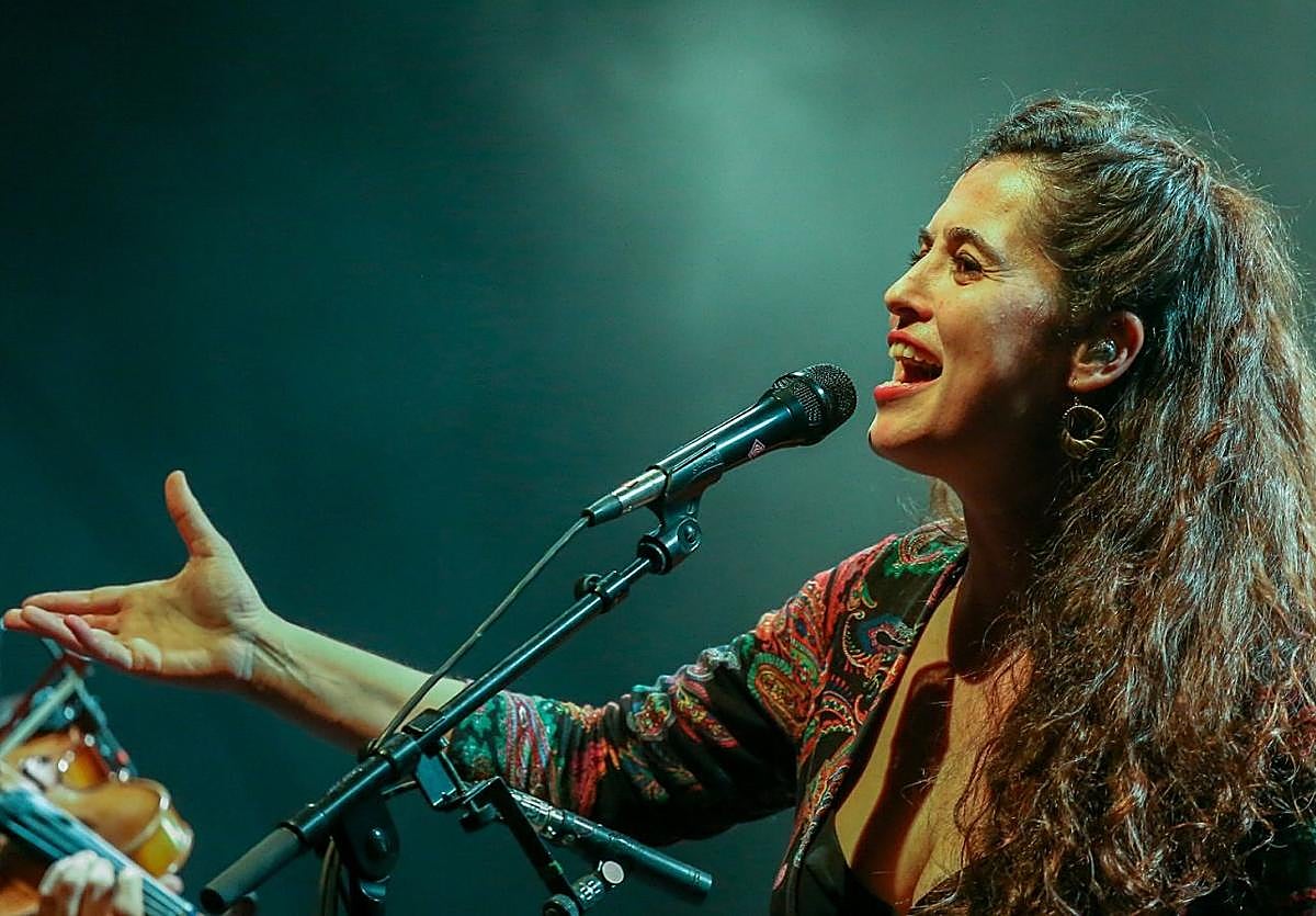 Silvia Pérez Cruz, Bebe, and Víctor Manuel Perform in Fuerteventura at the Mar Abierto Festival