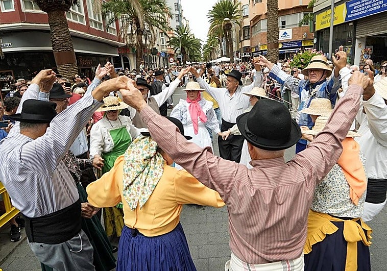 El Club Victoria llama a acudir a su Paseo Romero «debidamente ataviado»