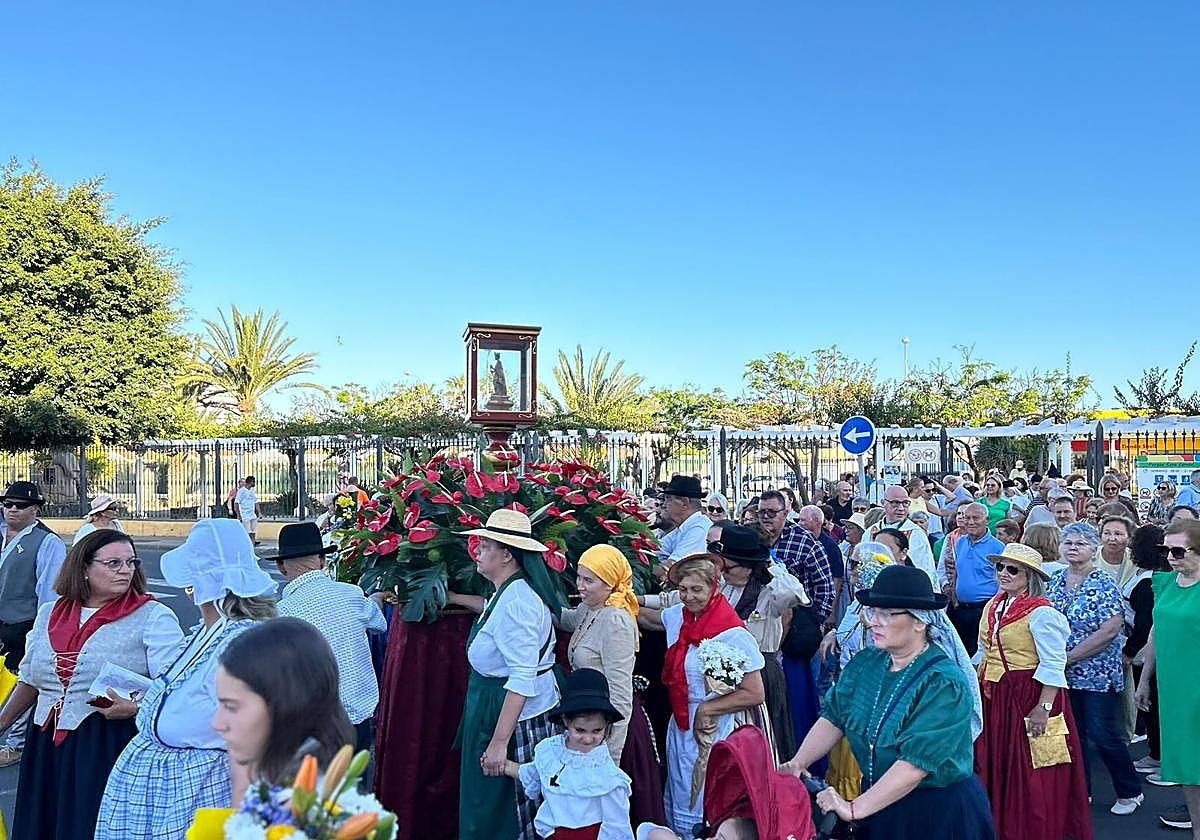 Más de 150 personas al rescate de la procesión de San Fernando el Chico, en Maspalomas