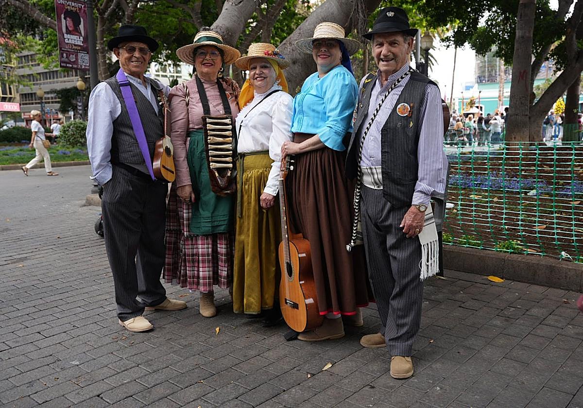 Paseo Romero del Club Victoria: la identidad viaja en once carretas