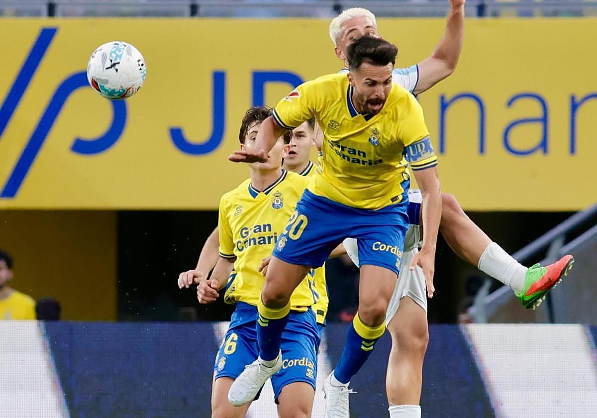 La UD Las Palmas se rinde a la impotencia y tendrá que remontar en La Rosaleda ante un Málaga superior