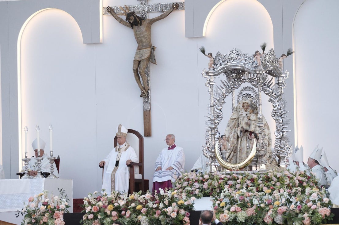 La misa del papa León XIV en el Estadio de Gran Canaria, en imágenes