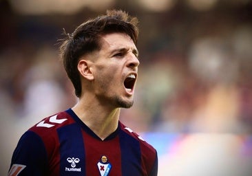Iván Gil celebra el golazo que marcó con el Eibar la pasada jornada ante el Eldense.
