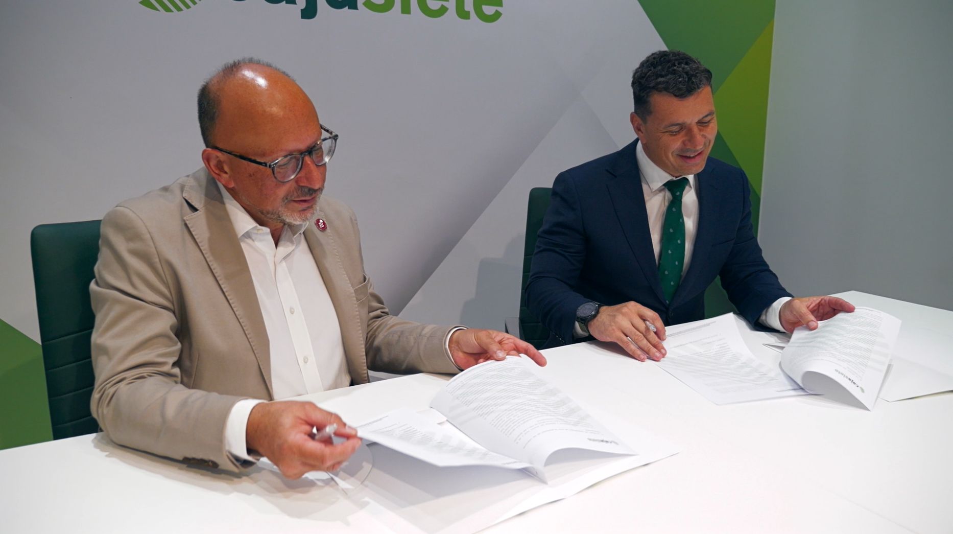 Cajasiete y el Clúster de Enoturismo de Canarias firman un nuevo convenio para impulsar el desarrollo del enoturismo en el Archipiélago