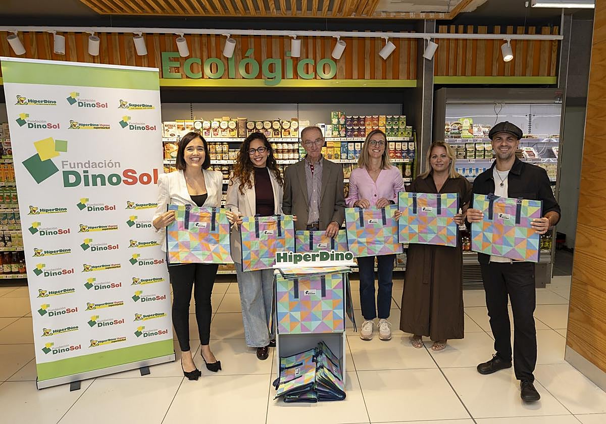 La Fundación DinoSol y el intérprete Iván Torres («Efecto Pasillo») presentan la iniciativa «Un pequeño gesto, un gran paso contra la fibrosis quística»