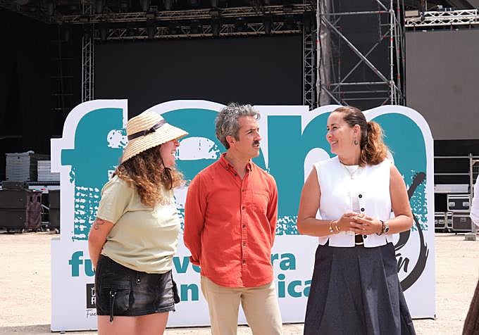 Lola García and Rayco León with Ayla Rodríguez